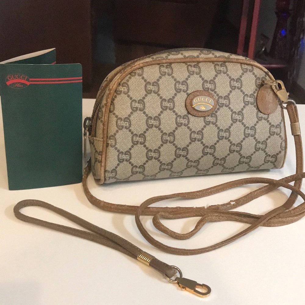 🎉HOST PICK!🎉 Rare Gucci Plus Wristlet/Crossbody